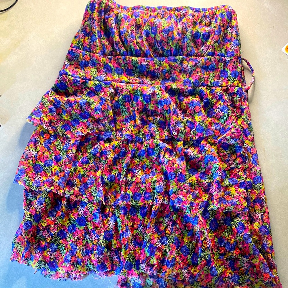 Would look amazing with a black top or white top :)